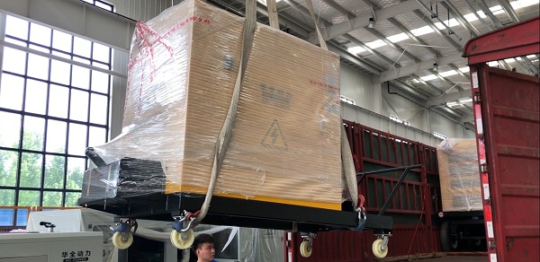 華全移動靜音柴油發(fā)電機組項目整裝下線,發(fā)貨啦